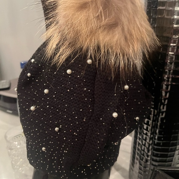 Brand 🎁New un worn in the package, Simon Chang , sparkling hat and gloves set🎁 - Picture 7 of 17